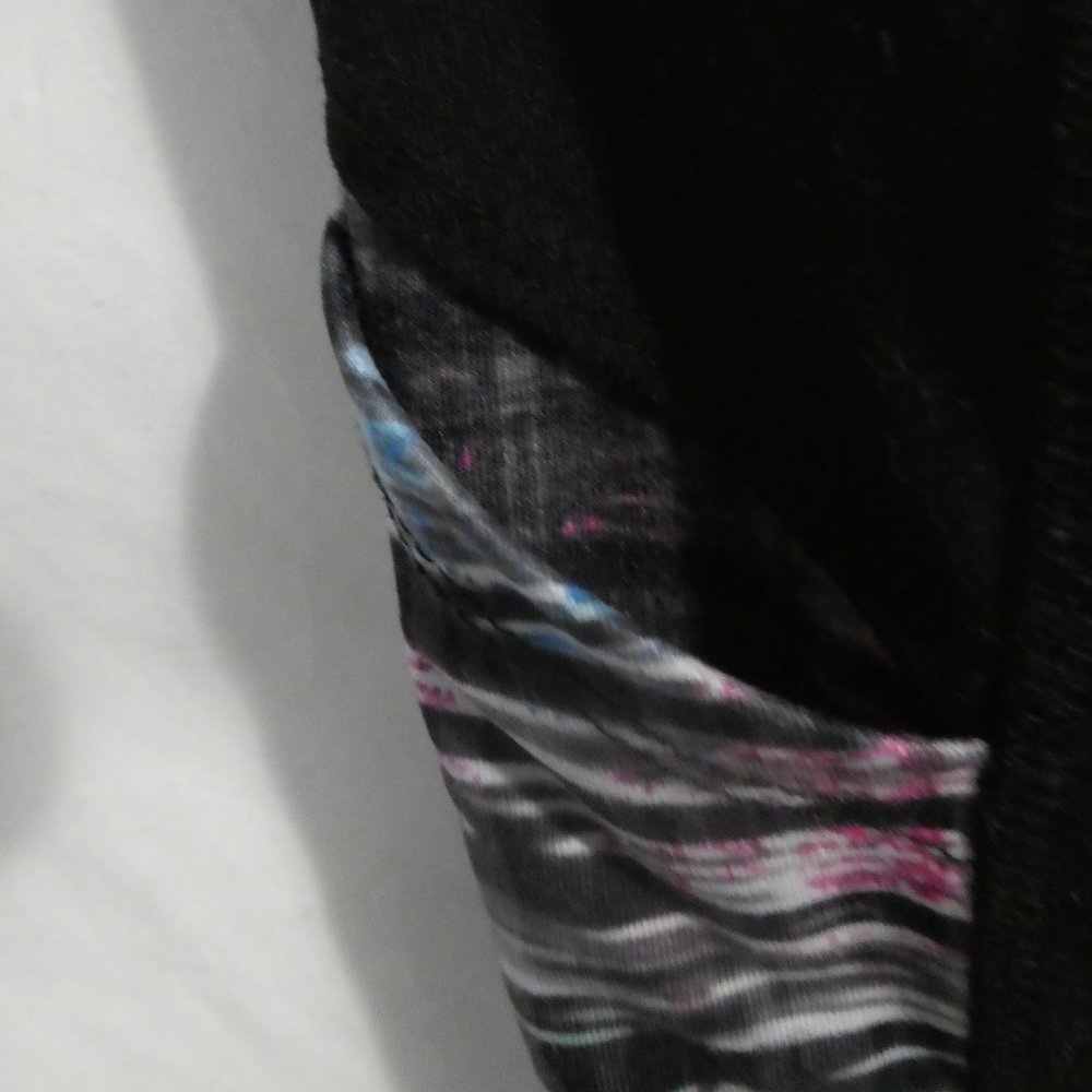 Black leggings, size small, side design, GUC - Picture 14 of 15